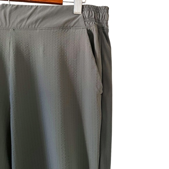 Athleta Textured Brooklyn Jogger In Military Olive Green Size 10 - Picture 6 of 16